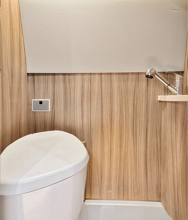 Bathroom and water system in Innova Roadtrip 595L